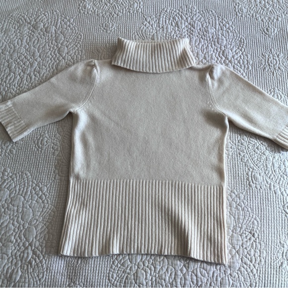 Like New Theory eggshell cashmere turtleneck sweater w/short sleeves - Picture 3 of 11